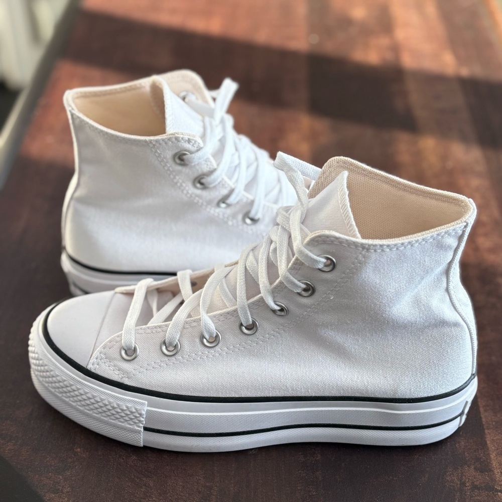 Converse - Chuck Taylor All Star Lift Platform
Canvas - Picture 9 of 17